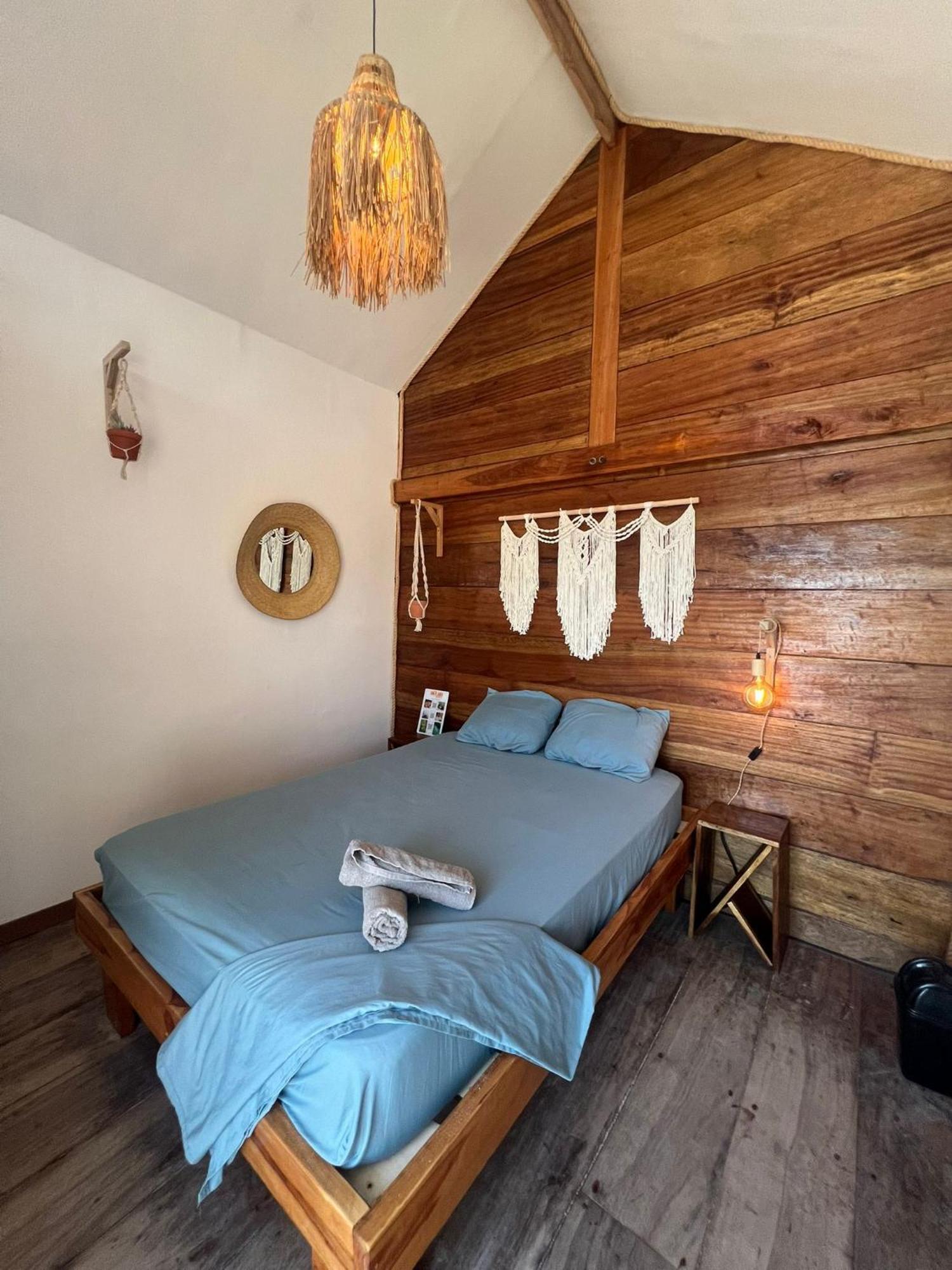 Santa Lova Eco-Hostel Isla Tintipan Tintipan Island Екстериор снимка